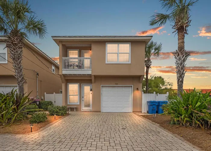 Escape To Sand Dollar Holler: Coastal Retreat, 3 Beds, 25 Baths, Sleeps 10!
